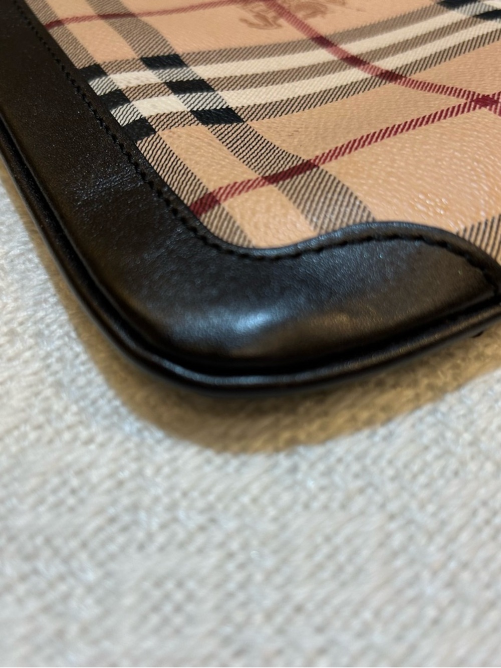 Vintage Check Leather Crossbody Bag in Beige and Black - Picture 5 of 11